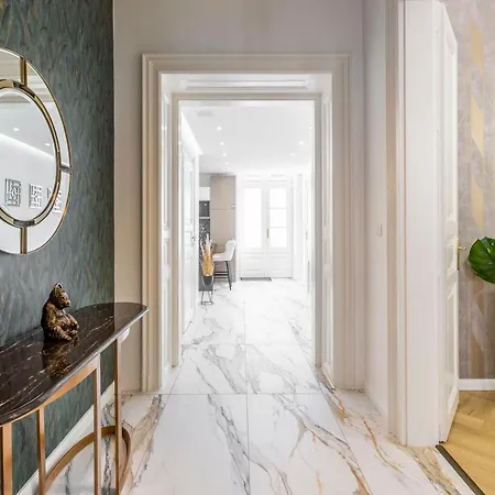 Luxurious Bajcsy Next To The Basilica * Boedapest