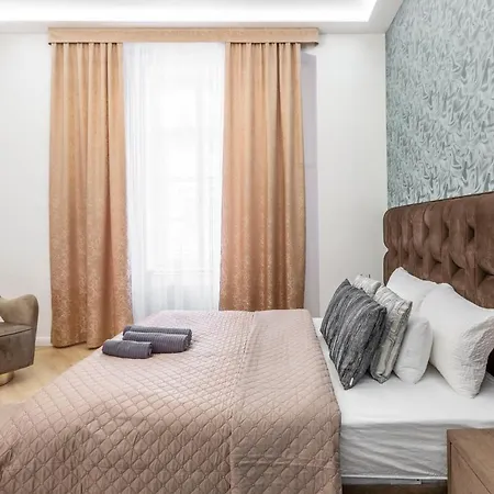 Luxurious Bajcsy Next To The Basilica * Boedapest